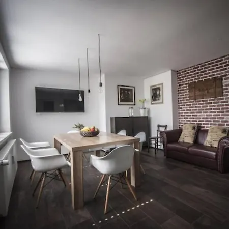 Artsy Loft With Balcony And Free Parking Appartement