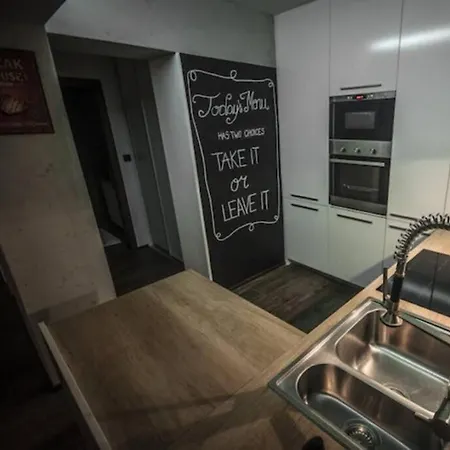Artsy Loft With Balcony And Free Parking Apartmán *