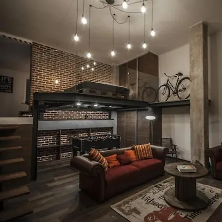 Artsy Loft With Balcony And Free Parking Apartmán *